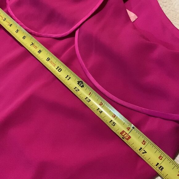 Lilly Pulitzer hot pink cold shoulder dress. Size 2 - Picture 8 of 11